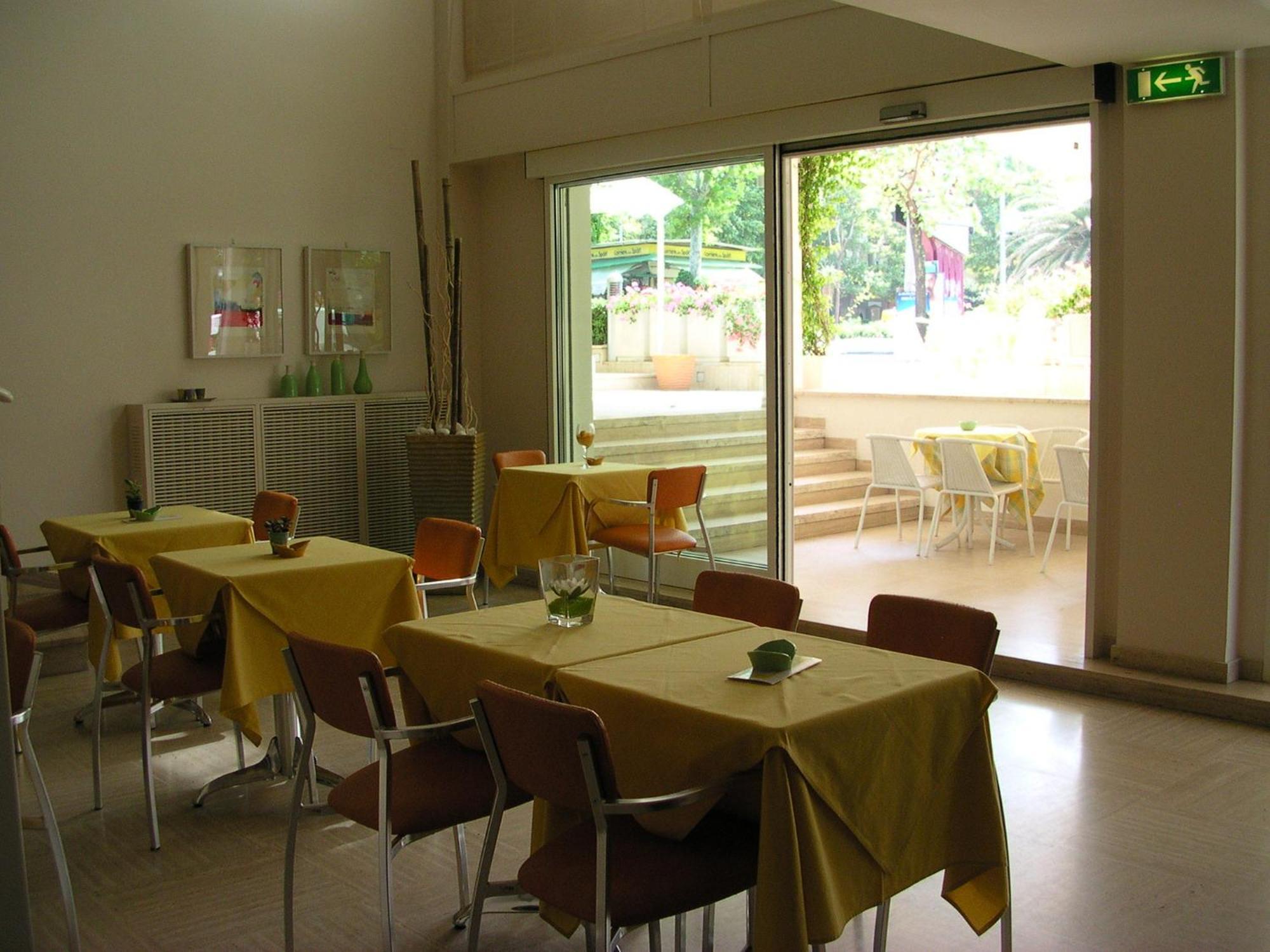 Albergo Punta De L'Est Francavilla Al Mare Exteriör bild
