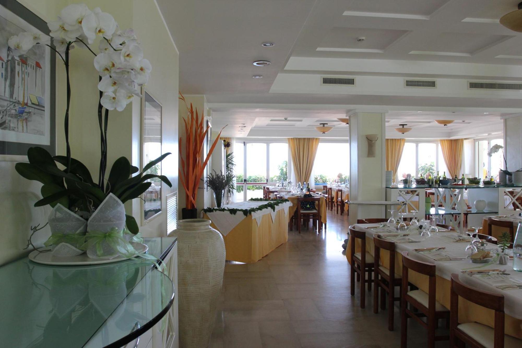 Albergo Punta De L'Est Francavilla Al Mare Exteriör bild