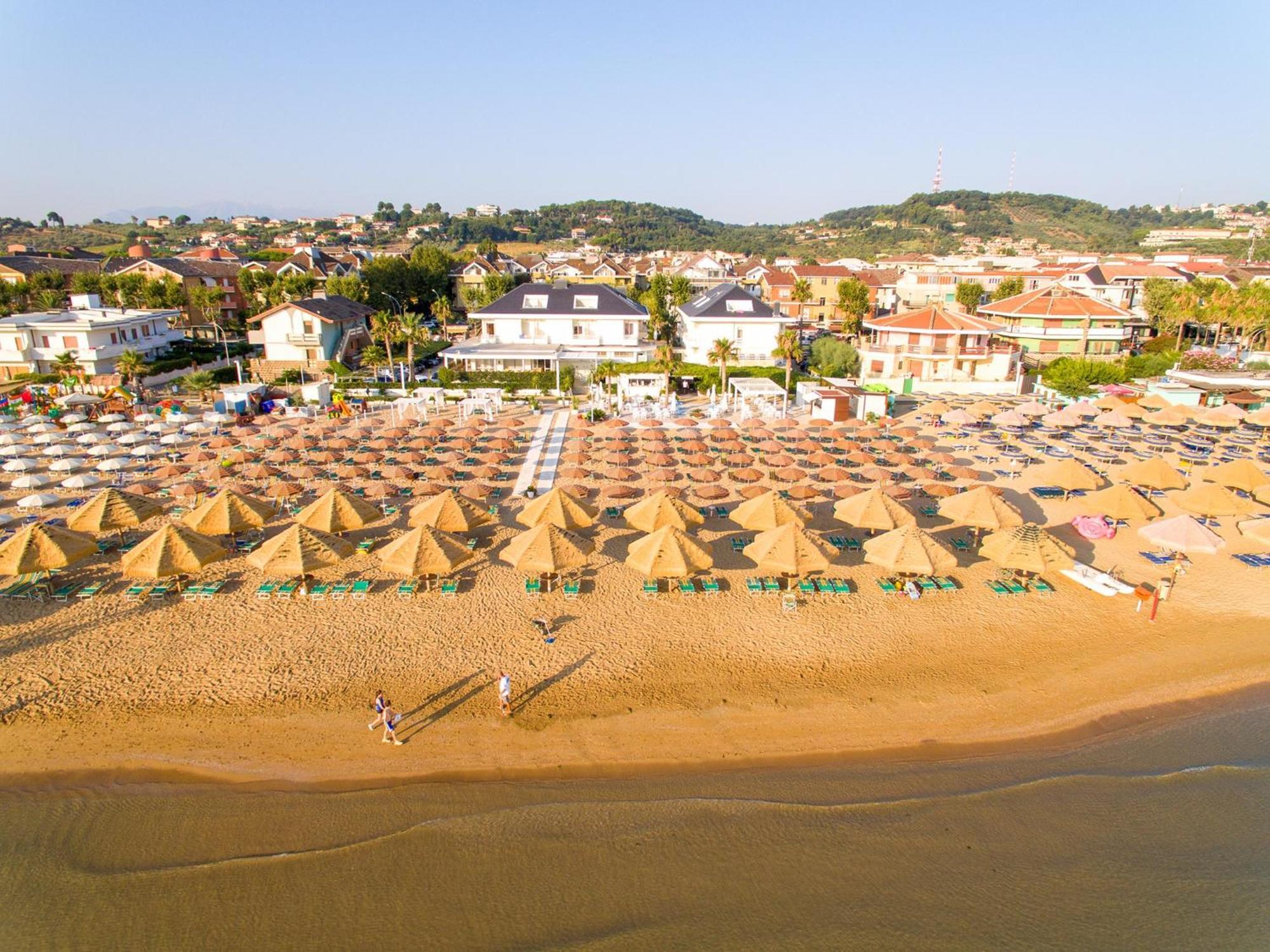 Albergo Punta De L'Est Francavilla Al Mare Exteriör bild
